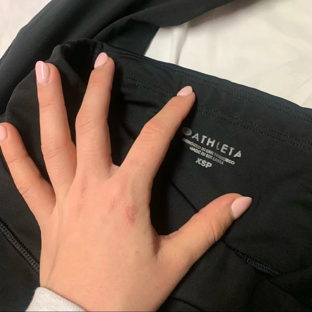 LAST CHANCE athleta challenge 7/8 tight - XS petite - Picture 5 of 8